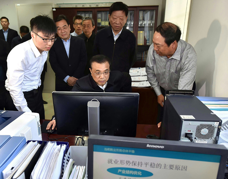 李克強(qiáng)：要逐步把農(nóng)民工引向新經(jīng)濟(jì)、新產(chǎn)業(yè)、新業(yè)態(tài)