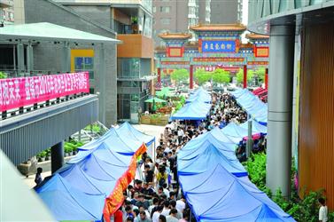 遼寧省盤錦市舉辦大學(xué)畢業(yè)生招聘會(huì)