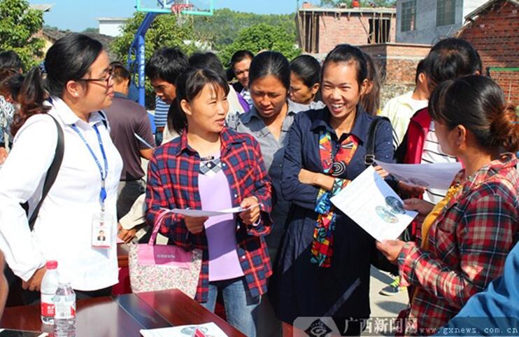 廣西壯族自治區(qū)柳東新區(qū)為對(duì)口扶貧點(diǎn)組織勞務(wù)就業(yè)專場(chǎng)招聘會(huì)