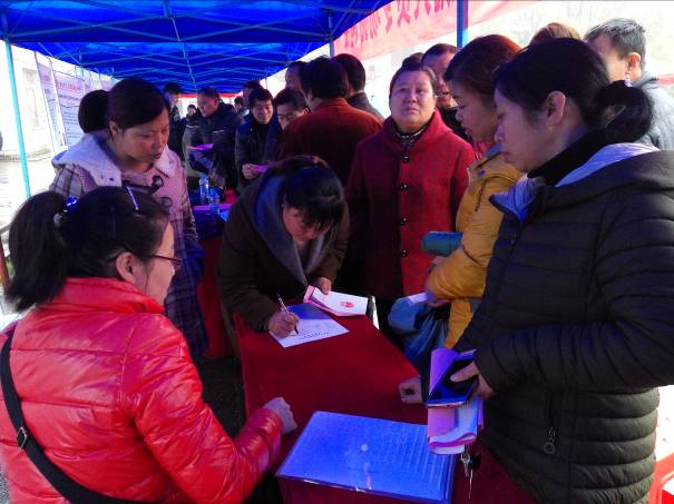 江西省萍鄉(xiāng)市舉辦連場招聘會力促去產能分流職工順利就業(yè)