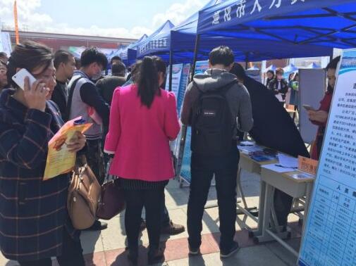 吉林省龍井市赴通化市開展專場(chǎng)招聘會(huì)