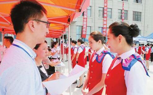 黑龍江省舉辦招聘會(huì)校企對(duì)接忙