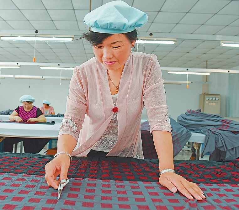 江蘇省東海縣幫助農(nóng)民工就近就業(yè)