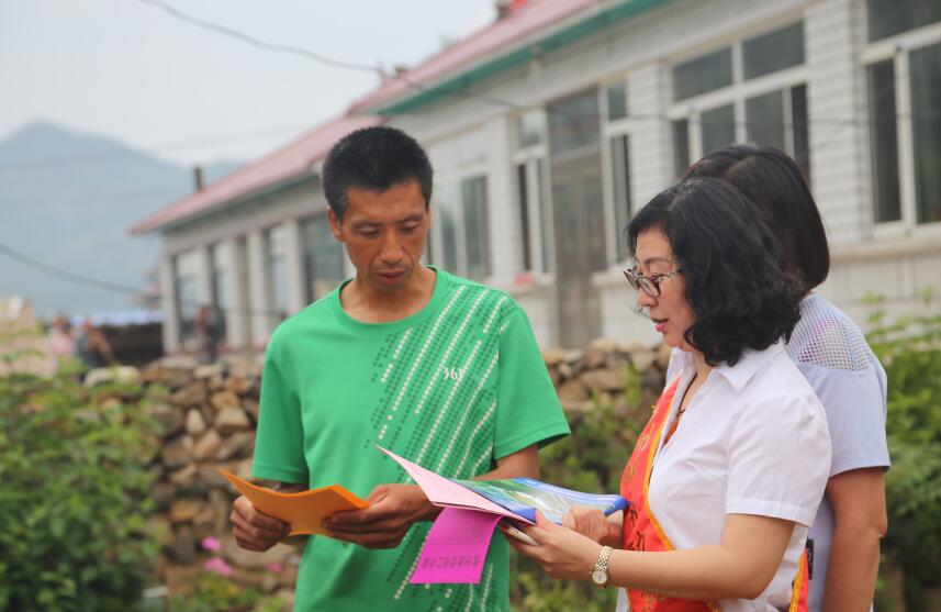 遼寧：營(yíng)口市勞動(dòng)就業(yè)管理局精準(zhǔn)扶貧促進(jìn)農(nóng)村貧困勞動(dòng)力轉(zhuǎn)移就業(yè)