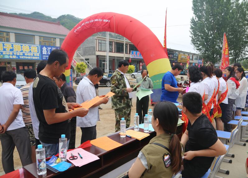 遼寧：營(yíng)口市勞動(dòng)就業(yè)管理局精準(zhǔn)扶貧促進(jìn)農(nóng)村貧困勞動(dòng)力轉(zhuǎn)移就業(yè)