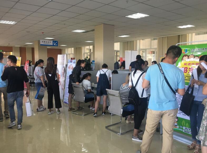 甘肅：甘州區(qū)就業(yè)服務(wù)局成功舉辦大學(xué)生專場招聘會