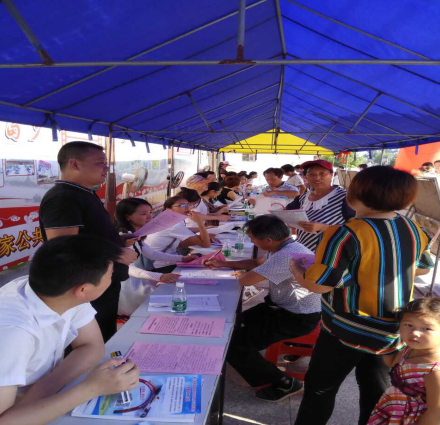 江西：瑞昌市就業(yè)局舉辦精準(zhǔn)幫扶暨高校畢業(yè)生下鄉(xiāng)巡回招聘會(huì)