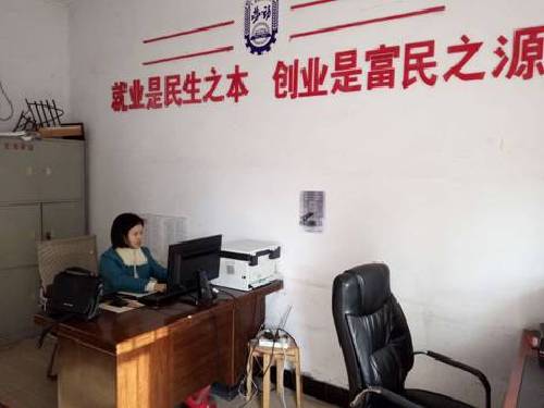 江西南巖：為貧困戶(hù)就業(yè)鋪路搭橋