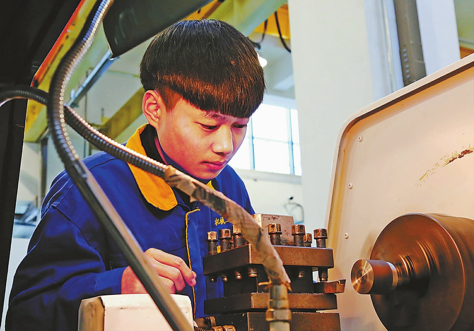 山東省濱州市技師學(xué)院“仿真教室”育工匠