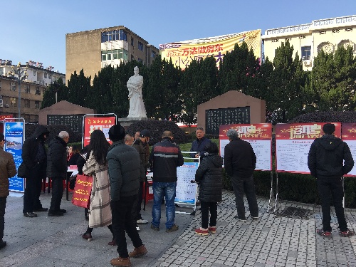 江西鉛山：舉辦2018年“就業(yè)援助月專項活動”現場招聘會