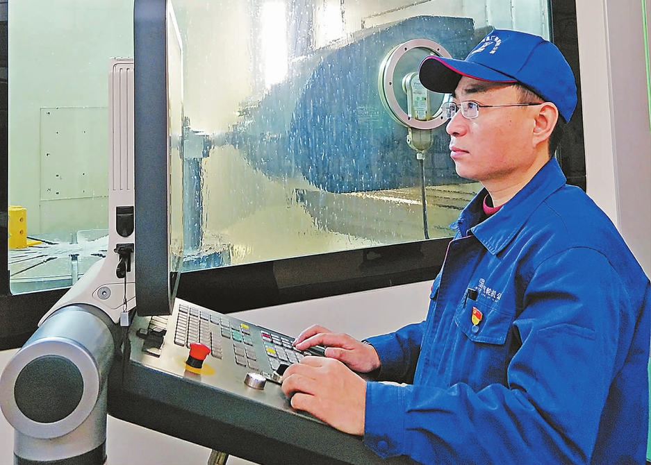 一把銑刀踐行責(zé)任與擔(dān)當(dāng)——記哈爾濱汽輪機(jī)廠有限責(zé)任公司銑工董禮濤