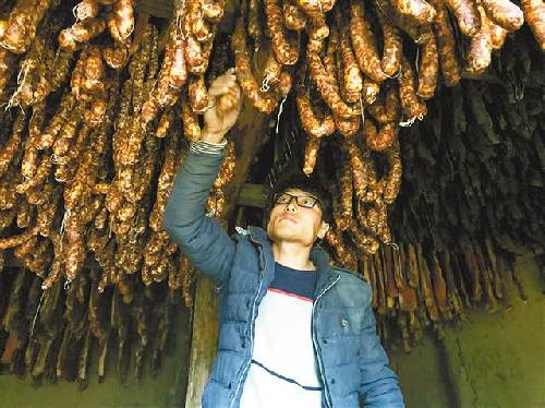 巫溪青年農(nóng)民謝進(jìn)軒返鄉(xiāng)創(chuàng)業(yè) 半年收入10萬