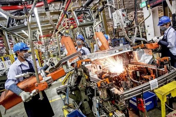 中央深改組第二次會議通過《關(guān)于提高技術(shù)工人待遇的意見》