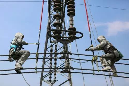 穿梭在生命的禁區(qū)——記國(guó)網(wǎng)山東檢修公司輸檢中心帶電班副班長(zhǎng)王進(jìn)