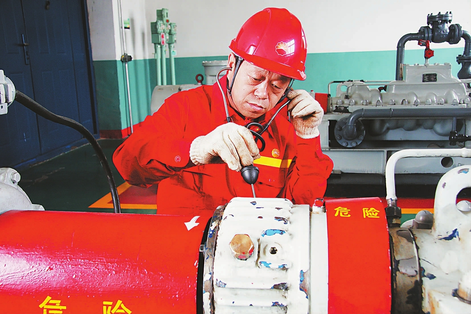 油田“神醫(yī)”倔老周——記大港油田第四采油廠設(shè)備管理專家組組長(zhǎng)周忠軍