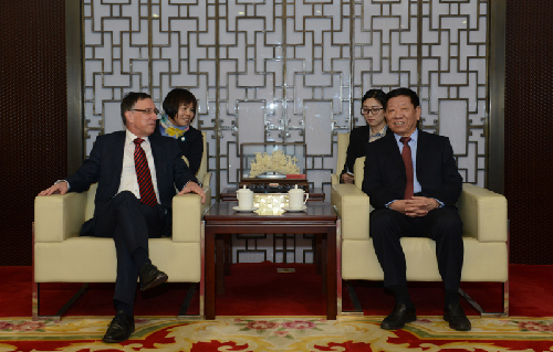 尹蔚民部長(zhǎng)會(huì)見國(guó)際社會(huì)保障協(xié)會(huì)主席布羅伊爾一行