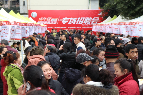 就業(yè)幫扶 真情暖心田——四川省成華區(qū)首場“2018年就業(yè)援助”招聘會舉行
