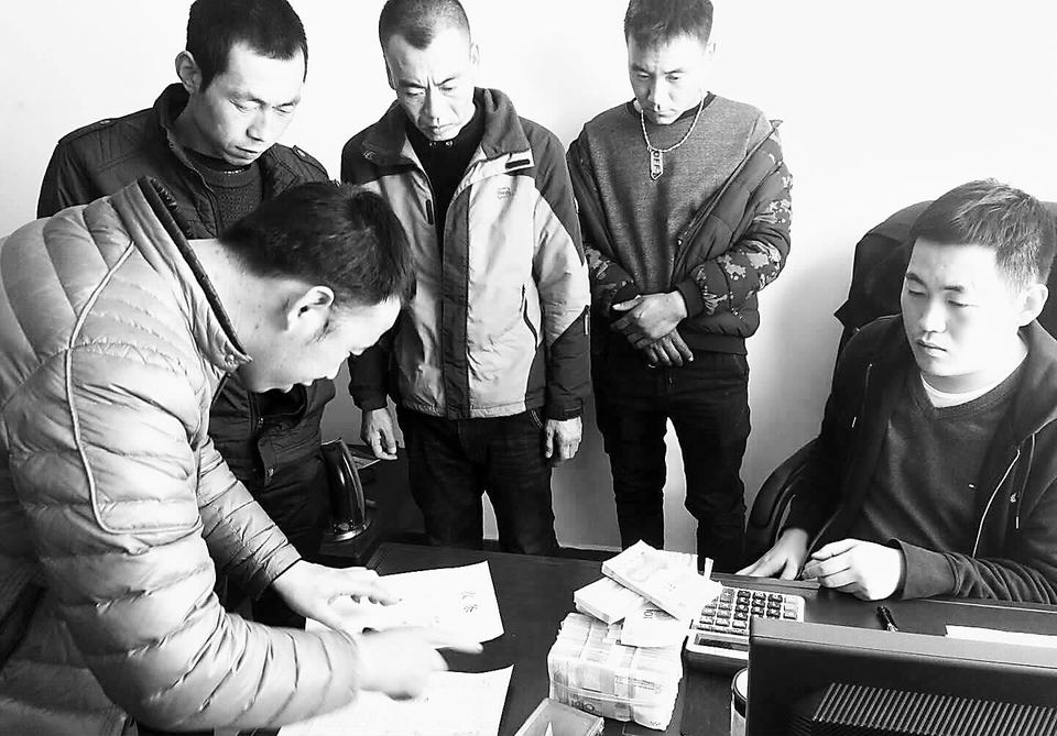 遼寧省興城市為農(nóng)民工追討工資30萬元 遼寧省興城市為農(nóng)民工追討工資30萬元