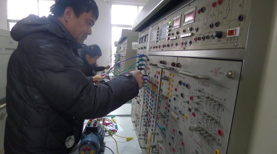 安徽：太湖縣人社局開展首期技工大省技能培訓電工技能鑒定