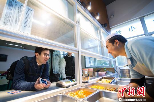 福建福州大學(xué)的塔城來“客”：圓夢想點燃“創(chuàng)業(yè)火”