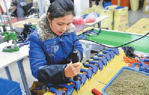 江西省大余縣“扶貧車間”助力精準(zhǔn)扶貧