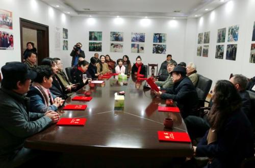 江蘇首家紫砂行業(yè)垂直孵化平臺(tái)——“紫星創(chuàng)業(yè)孵化園”掛牌 江蘇首家紫砂行業(yè)垂直孵化平臺(tái)——“紫星創(chuàng)業(yè)孵化園”掛牌