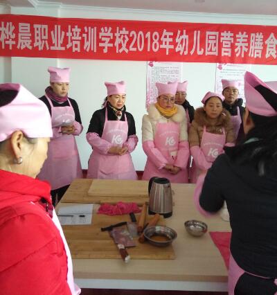 甘肅甘州：室外寒氣逼人，室內(nèi)營(yíng)養(yǎng)師培訓(xùn)熱火朝天