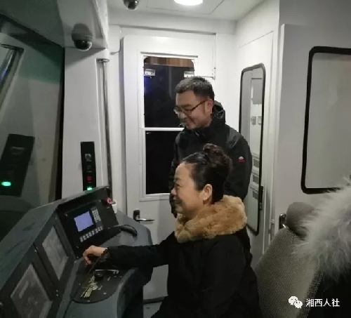 山東濟(jì)南：湘西州人民政府副州長(zhǎng)向清平率隊(duì)到濟(jì)南市開展勞務(wù)協(xié)作對(duì)接工作