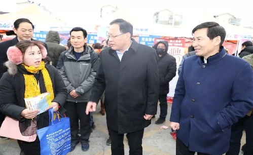 春風(fēng)作伴好還鄉(xiāng)——江蘇省宿遷市“三進(jìn)三幫”2018就業(yè)創(chuàng)業(yè)“春風(fēng)行動(dòng)”火熱進(jìn)行中