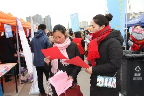 春風(fēng)作伴好還鄉(xiāng)——江蘇省宿遷市“三進(jìn)三幫”2018就業(yè)創(chuàng)業(yè)“春風(fēng)行動(dòng)”火熱進(jìn)行中