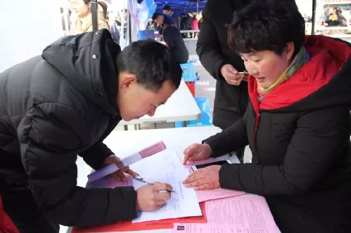 春風(fēng)作伴好還鄉(xiāng)——江蘇省宿遷市“三進(jìn)三幫”2018就業(yè)創(chuàng)業(yè)“春風(fēng)行動(dòng)”火熱進(jìn)行中