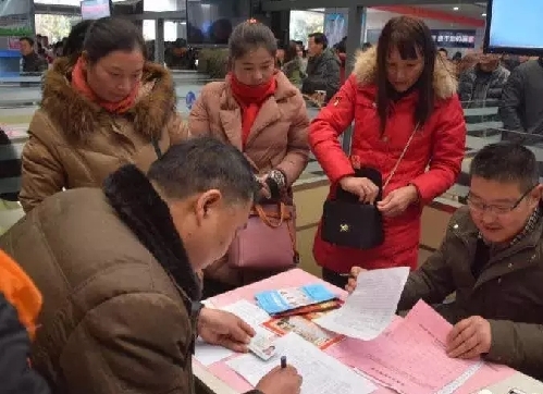 春風(fēng)作伴好還鄉(xiāng)——江蘇省宿遷市“三進(jìn)三幫”2018就業(yè)創(chuàng)業(yè)“春風(fēng)行動(dòng)”火熱進(jìn)行中