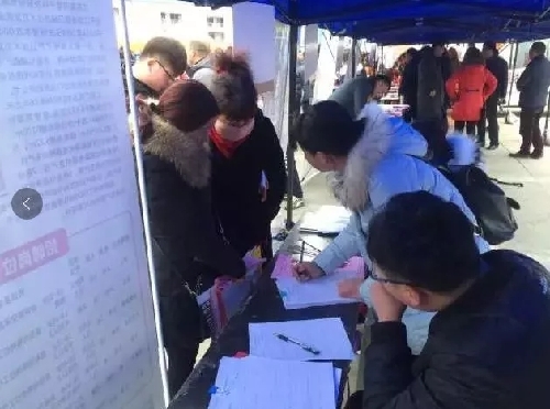 春風(fēng)作伴好還鄉(xiāng)——江蘇省宿遷市“三進(jìn)三幫”2018就業(yè)創(chuàng)業(yè)“春風(fēng)行動(dòng)”火熱進(jìn)行中