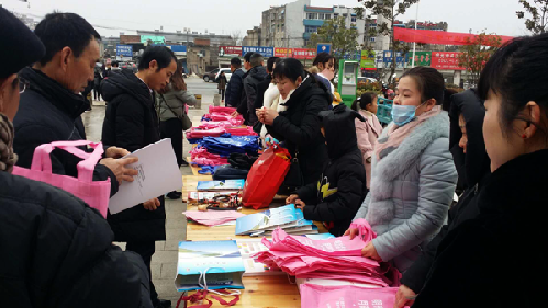 安徽明光：正月初五啟動農(nóng)民工專場招聘活動 