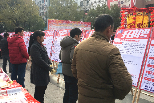 江西省泰和縣“春風行動”專場招聘會火熱進行中