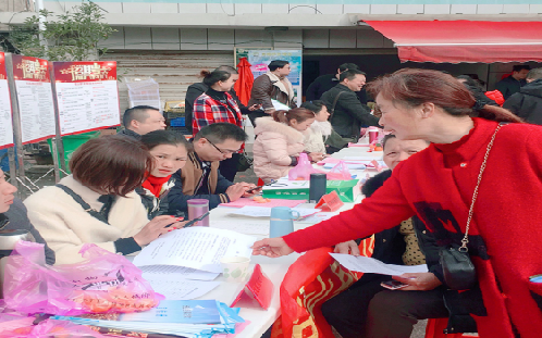 江西省鉛山縣“春風(fēng)行動(dòng)”送崗下鄉(xiāng)招聘會(huì)入場(chǎng)第二站汪二鎮(zhèn)