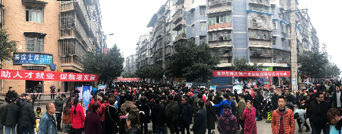 四川宜賓：三千崗位送到家 就業(yè)還是家鄉(xiāng)好