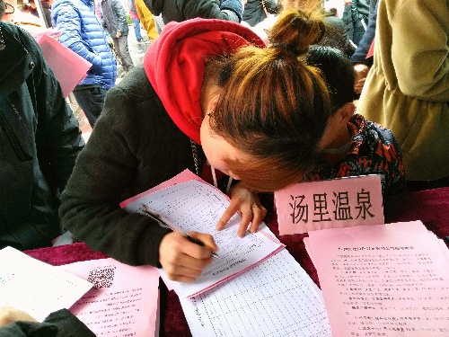 江西銅鼓：春風行動助脫貧