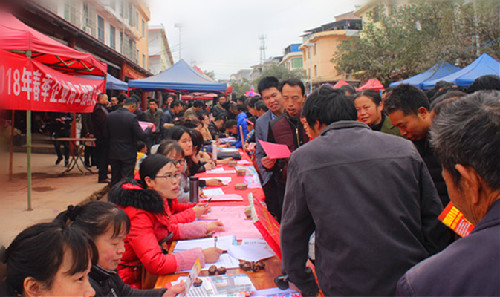 江西石城：送崗下鄉(xiāng)進圩鎮(zhèn)，“春風(fēng)行動”暖人心