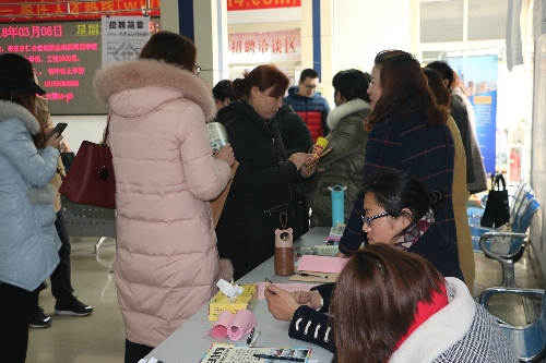 山東棗莊：“慶三八”女性專(zhuān)場(chǎng)招聘會(huì) 為女性就業(yè)牽線(xiàn)搭橋