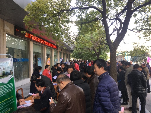 湖北應城：“春風行動”系列招聘會持續(xù)升溫助力企業(yè)節(jié)后生產(chǎn)