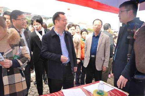 江西崇義：年味尚濃求職招工忙 成功舉辦春季就業(yè)招聘會 