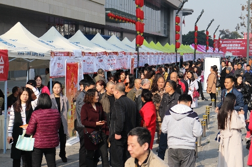 春風送暖促就業(yè)，精準幫扶惠民生——四川省成都市成華區(qū)2018年“春風行動”藍光專場招聘會舉行