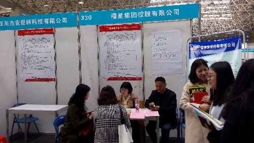 湖北省漢川市廣栽梧桐招鳳凰