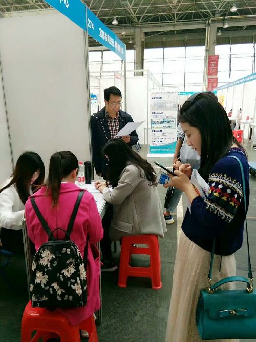 湖北省宜都市組織企業(yè)進(jìn)高校招攬人才