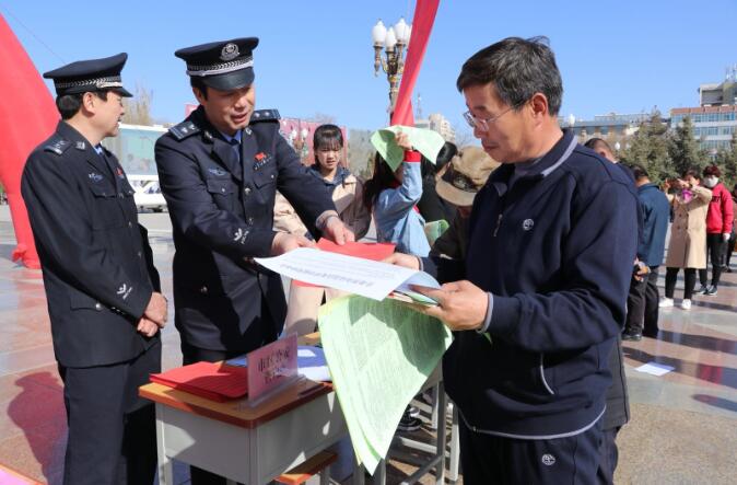 甘肅甘州：開展“農(nóng)民工法治宣傳教育日”活動