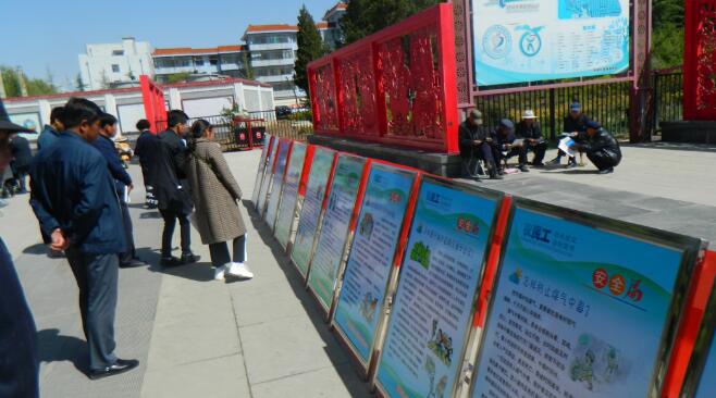 甘肅省慶陽市西峰區(qū)開展農(nóng)民工法制宣傳教育日活動