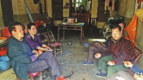 落在會(huì)場的扶貧筆記本——記湖北省孝感市人社局駐村扶貧隊(duì)員余超平