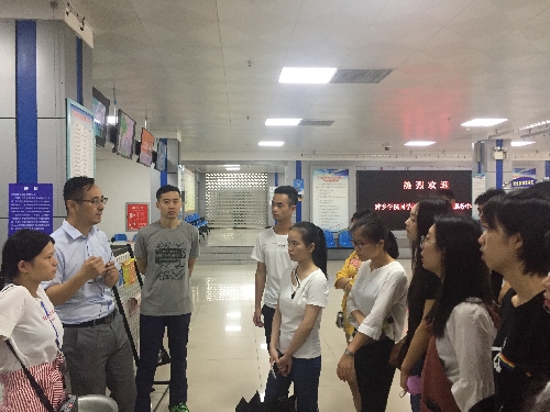 江西省萍鄉(xiāng)市就業(yè)局積極開展高校畢業(yè)生就業(yè)指導(dǎo)市場行活動