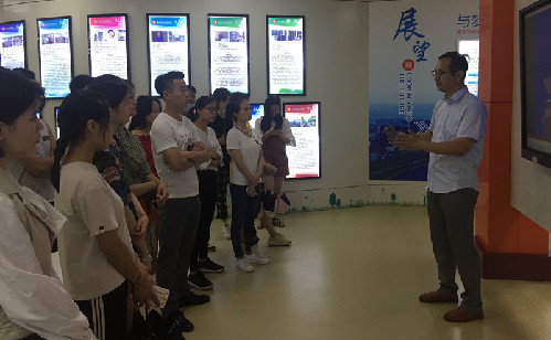 江西省萍鄉(xiāng)市就業(yè)局積極開展高校畢業(yè)生就業(yè)指導(dǎo)市場行活動